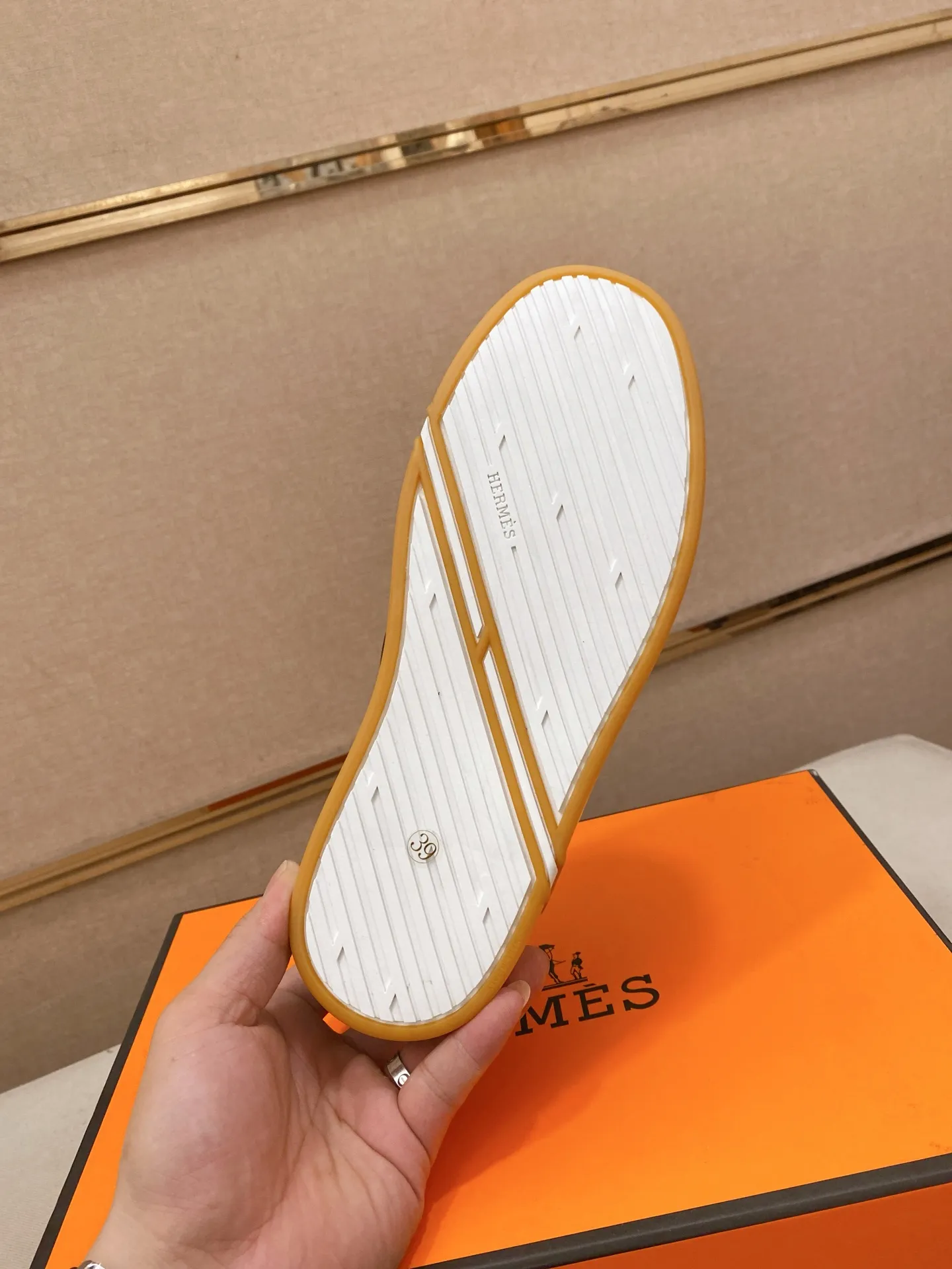 Men's clothing and shoes💰: 442💰《HERMES》【Classic original single version】Hermès; top 🔝purchase agent🔍🔍men's latest 🇺🇸 counter sales simultaneously, imported from Italy original ▲▲cowhide ▲▲ (high-end, nobility, class) ) Exquisite workmanship (Italian 🇮🇹 imported water-dyed 🐂 cowhide lining) sole: original sole provided by the original factory, ⚠️exclusive double-layer activity·TPR·rubber·combined molded outsole; super comfortable·wear-resistant·non-slip·environmental protection The real thing is more beautiful if you take the real thing (high quality, follow the order). You can enter and exit the counter at will * Number of yards: 38-44 (45 can be customized and cannot be returned or exchanged)